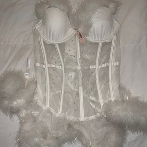 Lingerie snow-bunny corset! Brand new and super cute. Matching Under garment
